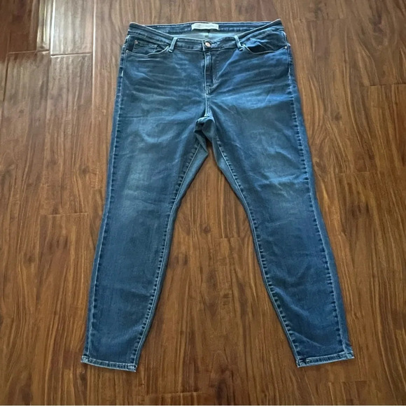 Levi Strauss & Co Signature Midrise Skinny Denim Jeans Medium Wash Plus size 20W - Picture 2 of 10